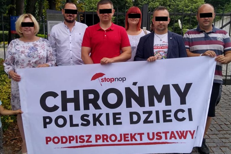 Pod projektem ustawy podpisało się 121 296 osób.